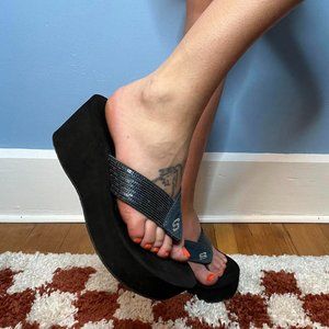 RETRO Y2K SKECHERS SEQUIN PLATFORM FLIP FLOP SANDALS
